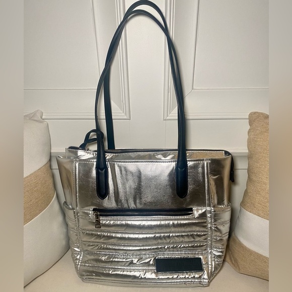 Steve Madden Handbags - NWT Steve Madden silver tote. Double shoulder straps. Great for a weekend bag